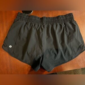 Lululemon Hotty Hot Shorts - HR 2.5” Black size 8